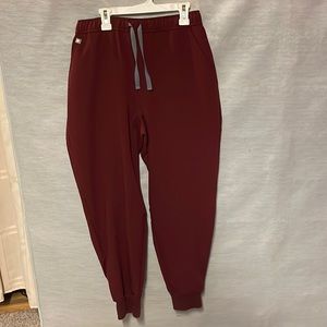 New Figs large/short jogger scrub pants in maroon. Never worn.